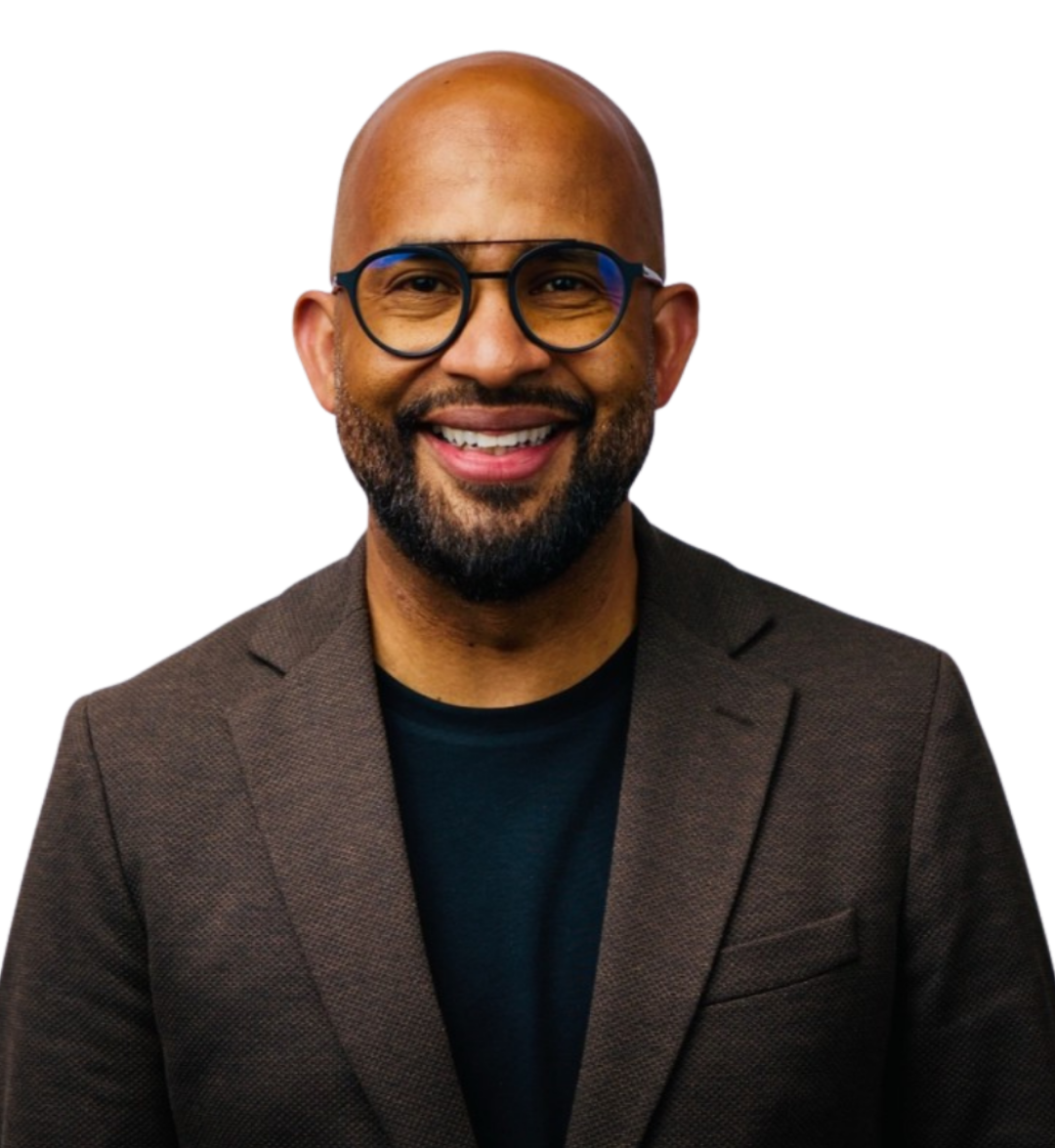 Victor Dantas, smiling professionally